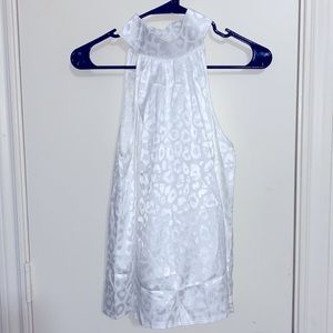 Super cute top never worn